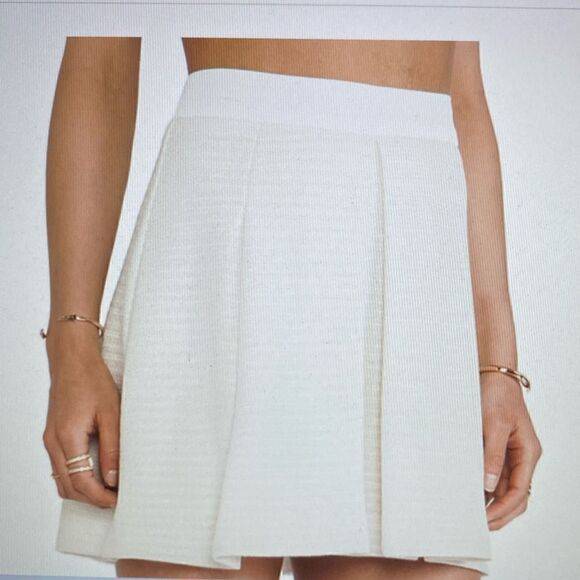 Trina Turk Cream/Ivory Julienne Skirt Size 6 EUC! - Picture 1 of 8